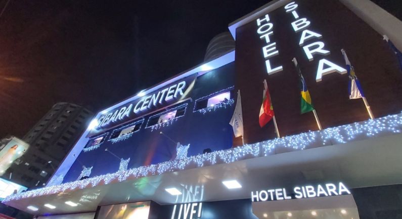 Retorno do Coral de Natal nas Janelas do Hotel Sibara renovam espírito natalino de Balneário Camboriú